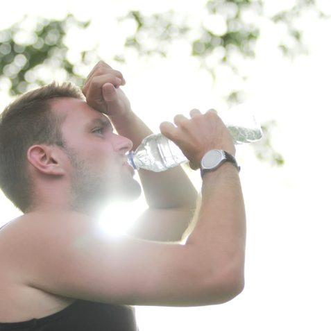Почему важно правильно пить воду во время тренировок